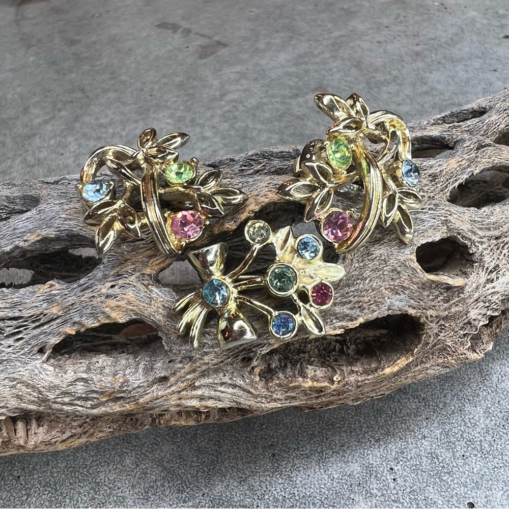 VTG Coro gold pastel rhinestones w/ green uranium glow in dark stones earrings
